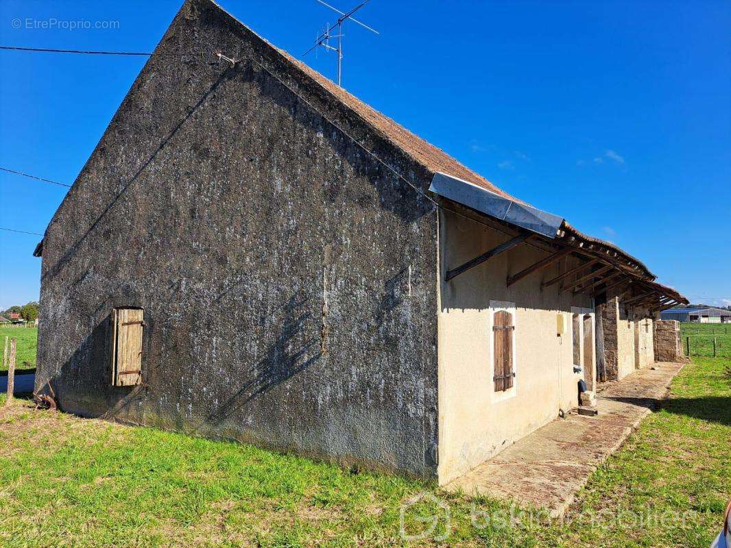 Maison à ASNANS-BEAUVOISIN