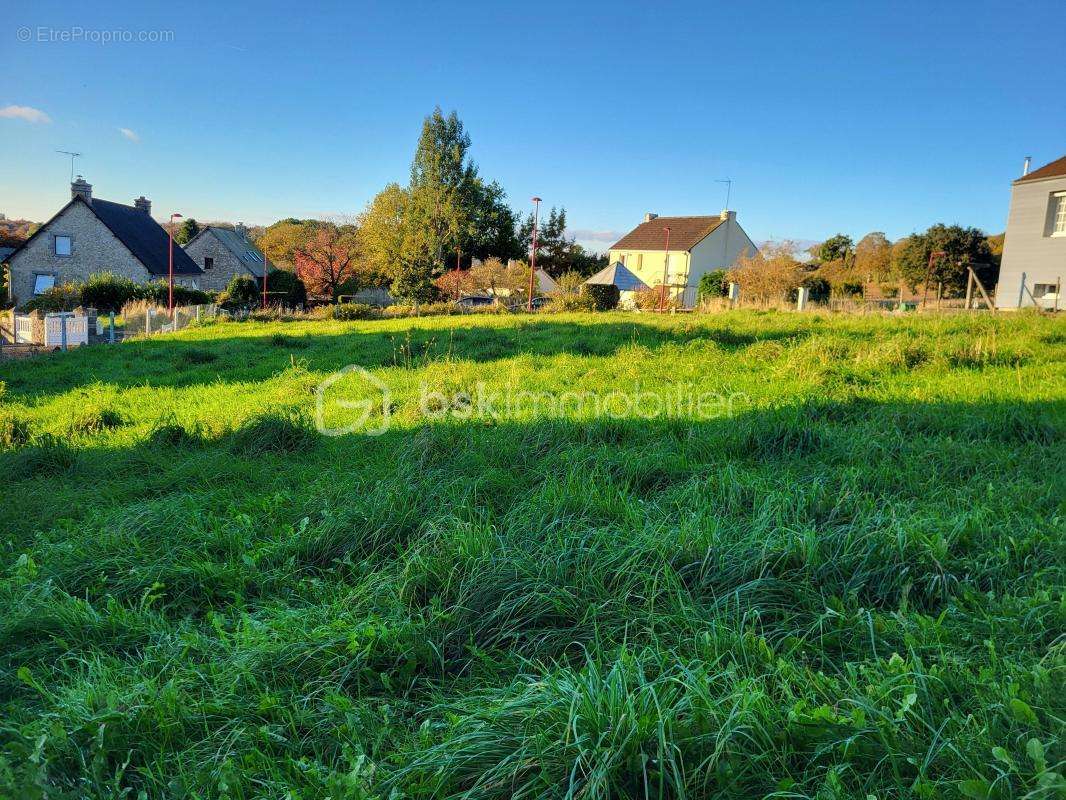 Terrain à SAINT-BRICE-DE-LANDELLES