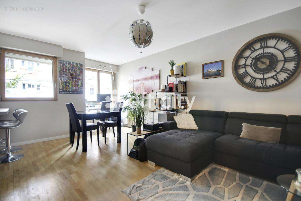 Appartement à LA GARENNE-COLOMBES