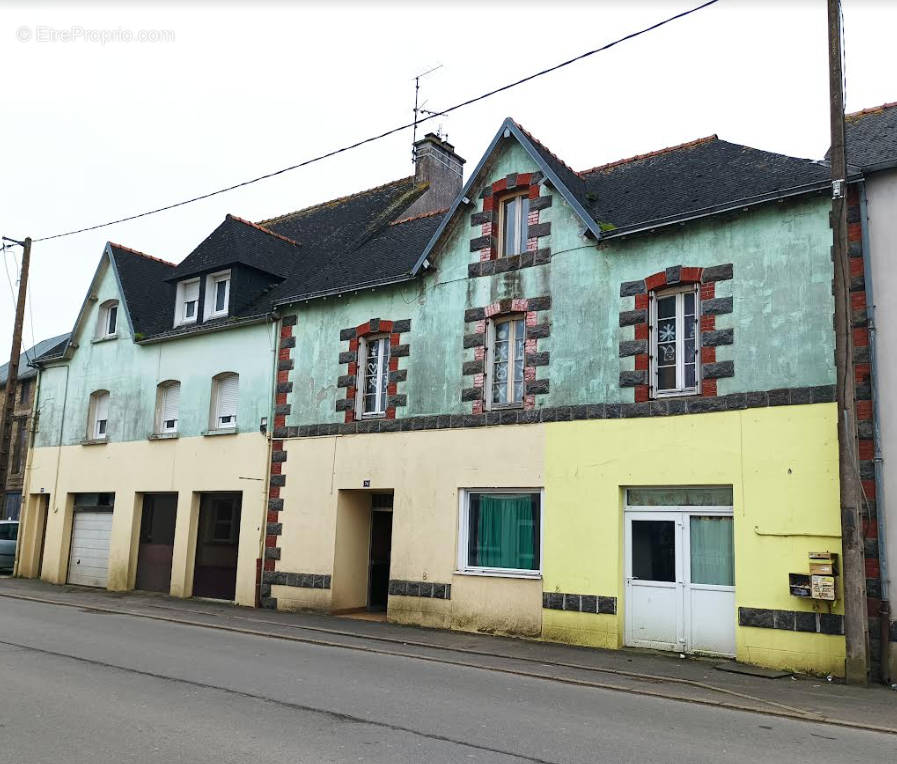 Appartement à CHATEAUNEUF-DU-FAOU