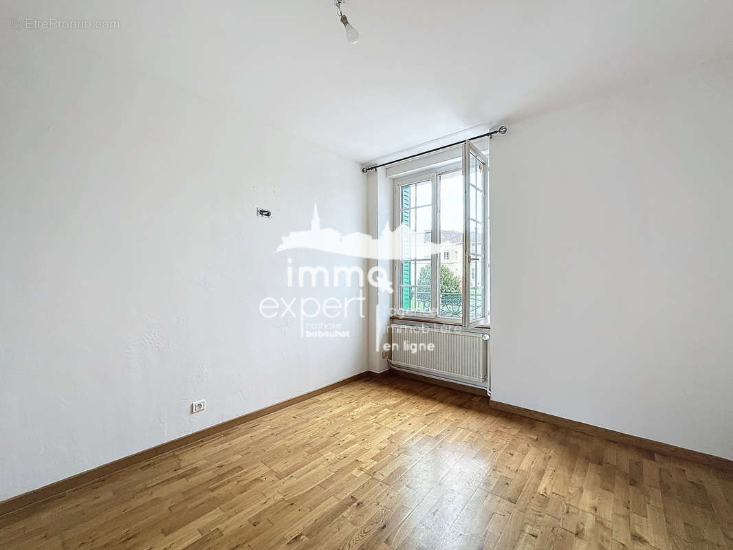 Appartement à MIRECOURT