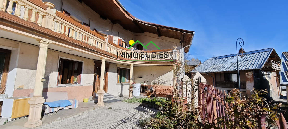 Maison à LES CHAPELLES