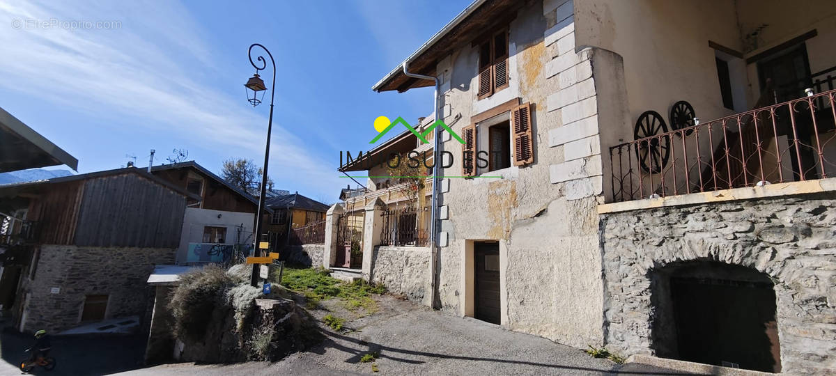 Maison à LES CHAPELLES