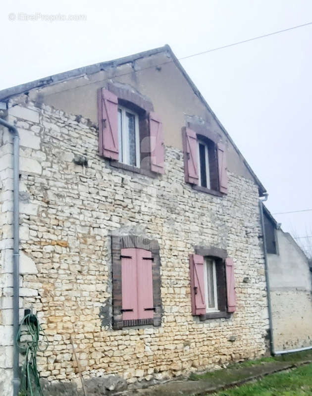 Maison à CHARBUY