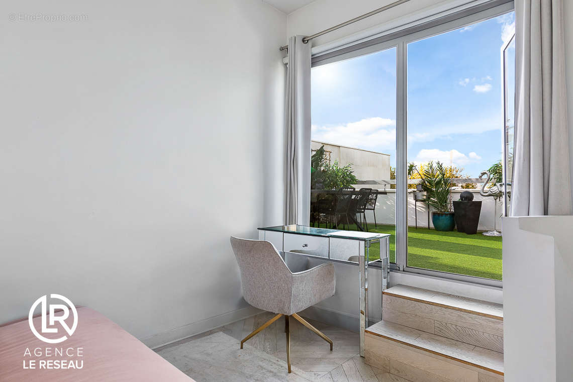 Appartement à NEUILLY-SUR-SEINE