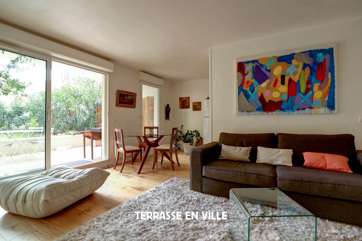 Appartement à MARSEILLE-5E