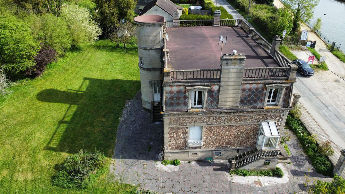 Maison à MERICOURT