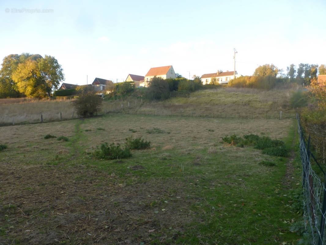 Terrain à MILLY-SUR-THERAIN