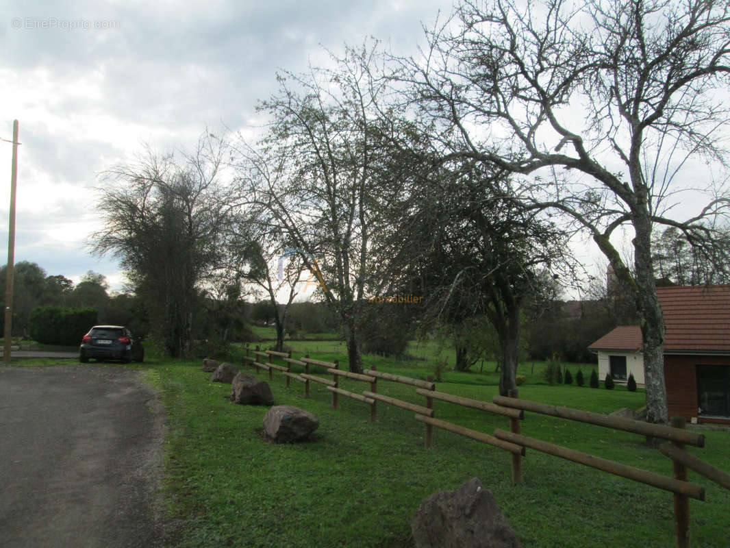 Terrain à VILLERS-LES-LUXEUIL