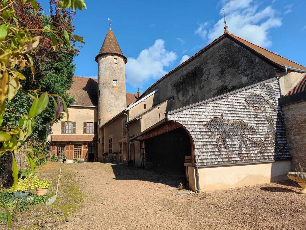 Maison à MOULINS-ENGILBERT