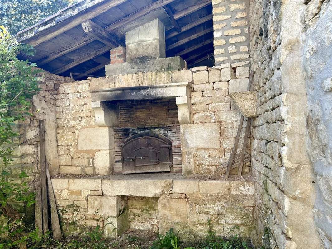 Maison à CHEF-BOUTONNE