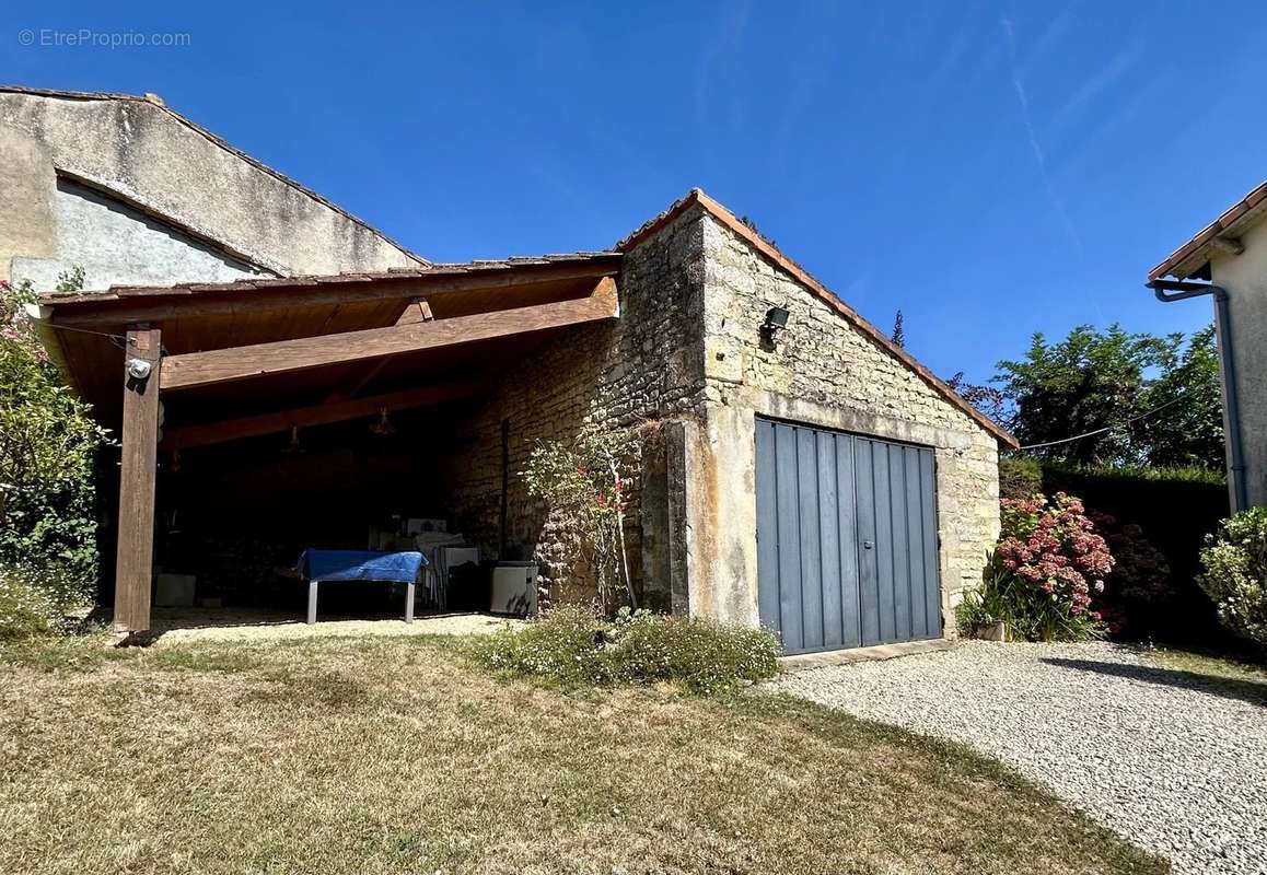 Maison à CHEF-BOUTONNE