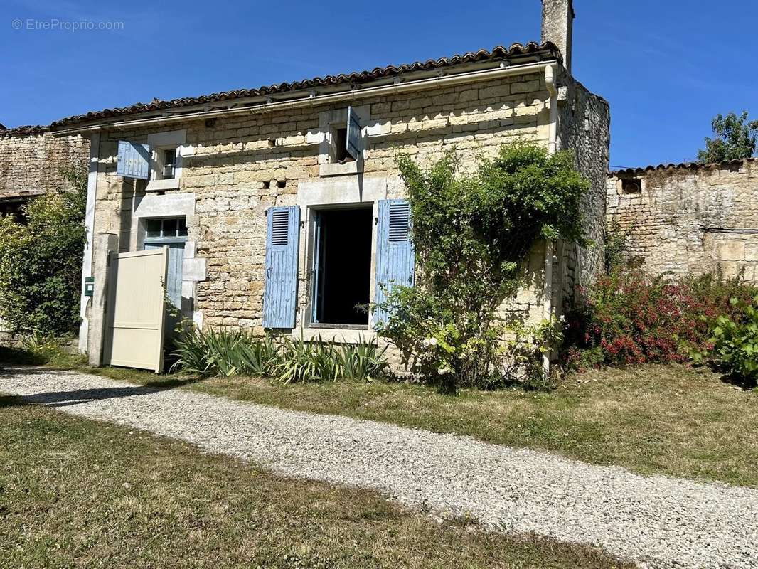 Maison à CHEF-BOUTONNE