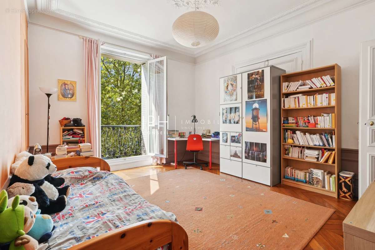 Appartement à NEUILLY-SUR-SEINE