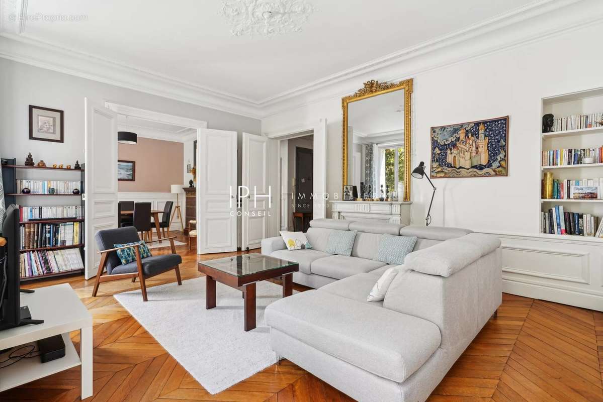 Appartement à NEUILLY-SUR-SEINE