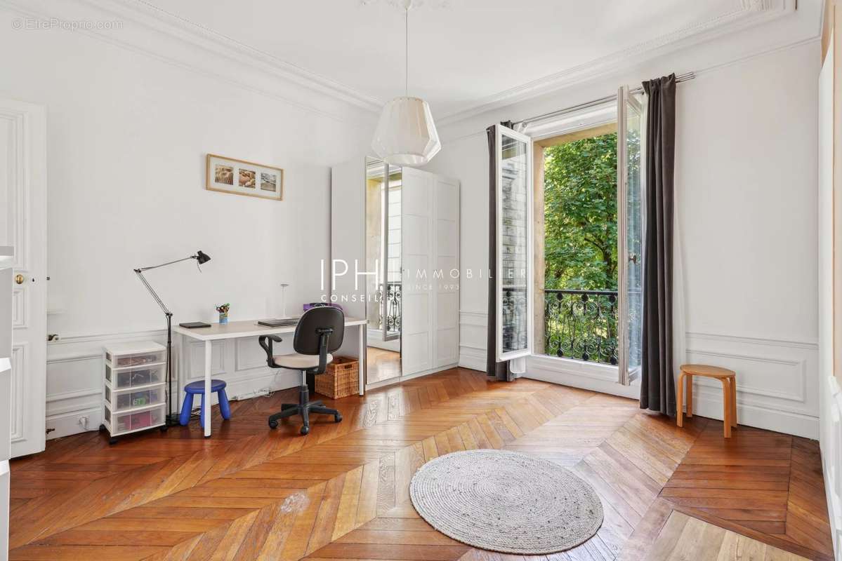 Appartement à NEUILLY-SUR-SEINE