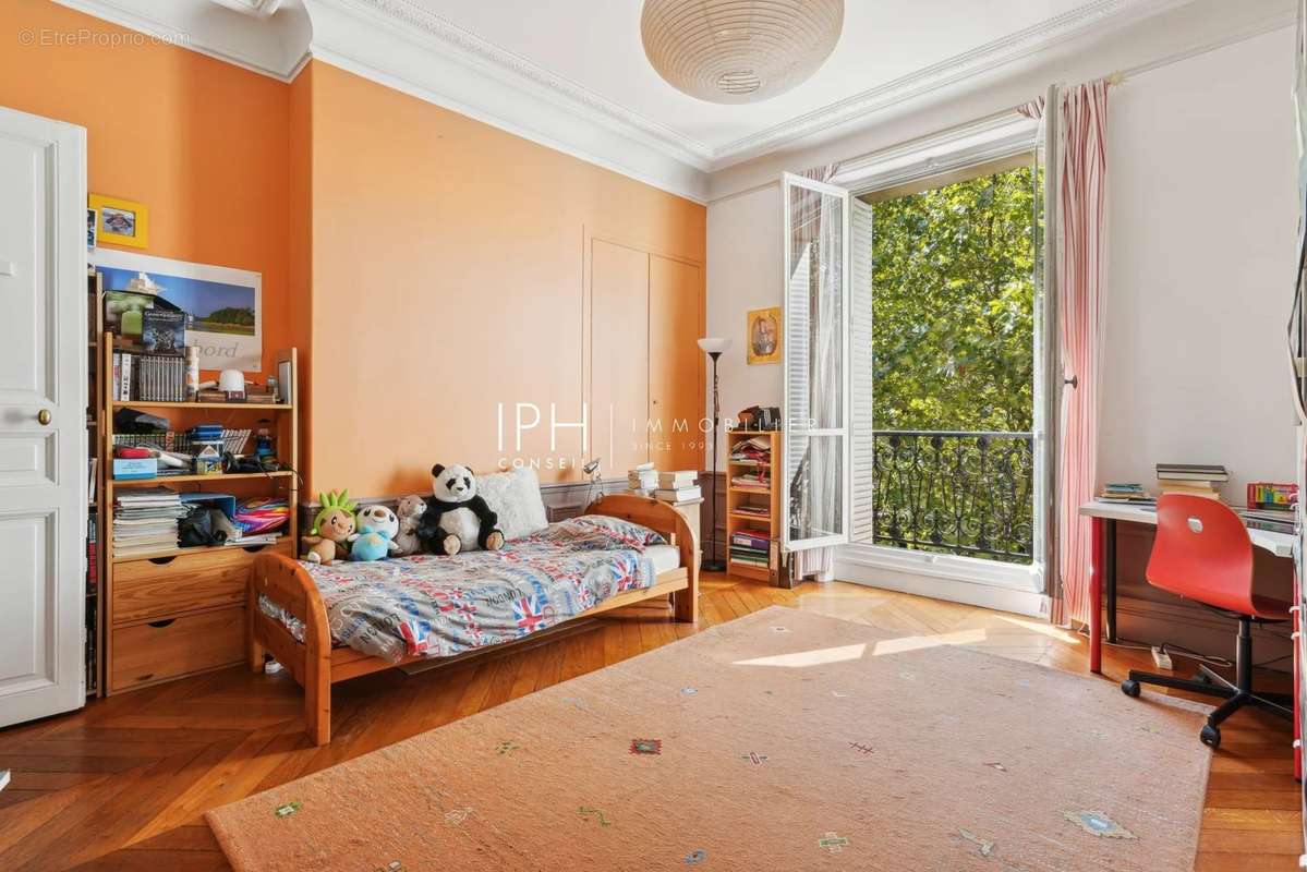 Appartement à NEUILLY-SUR-SEINE