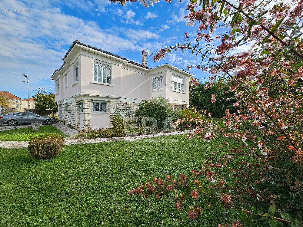 Maison à LA COURONNE