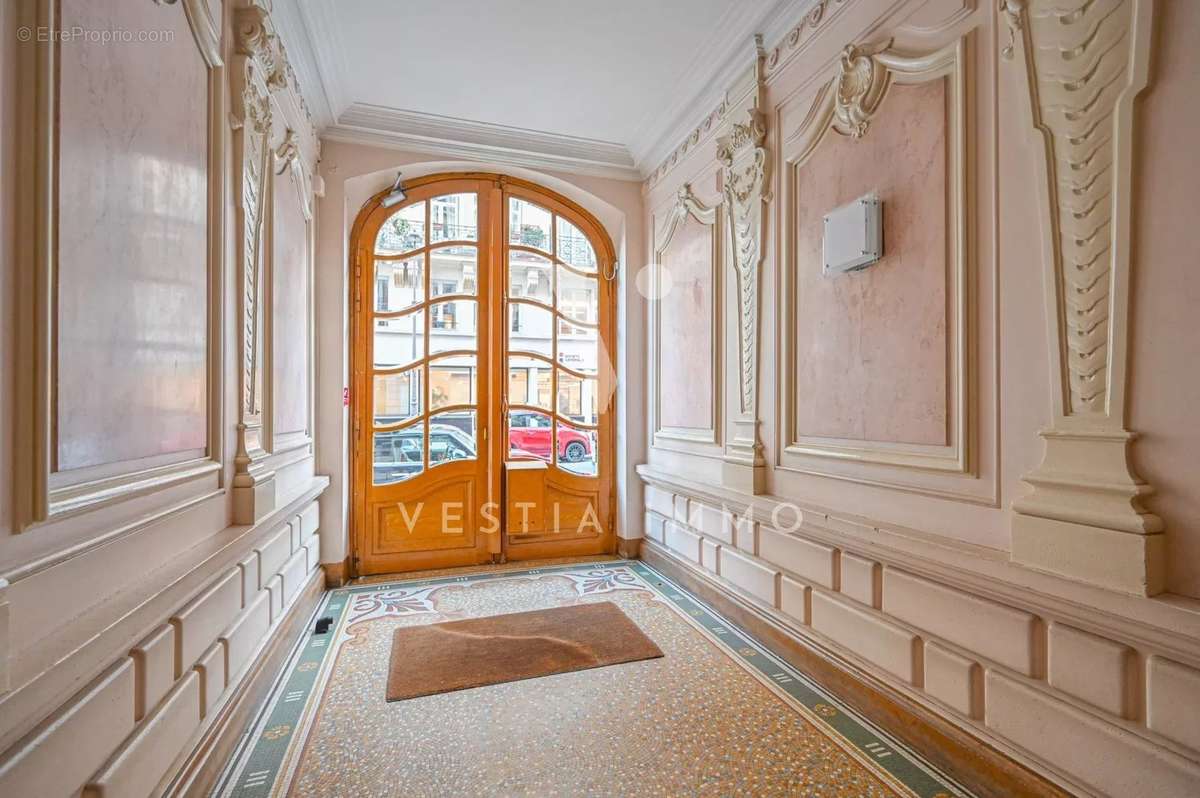 Appartement à PARIS-16E