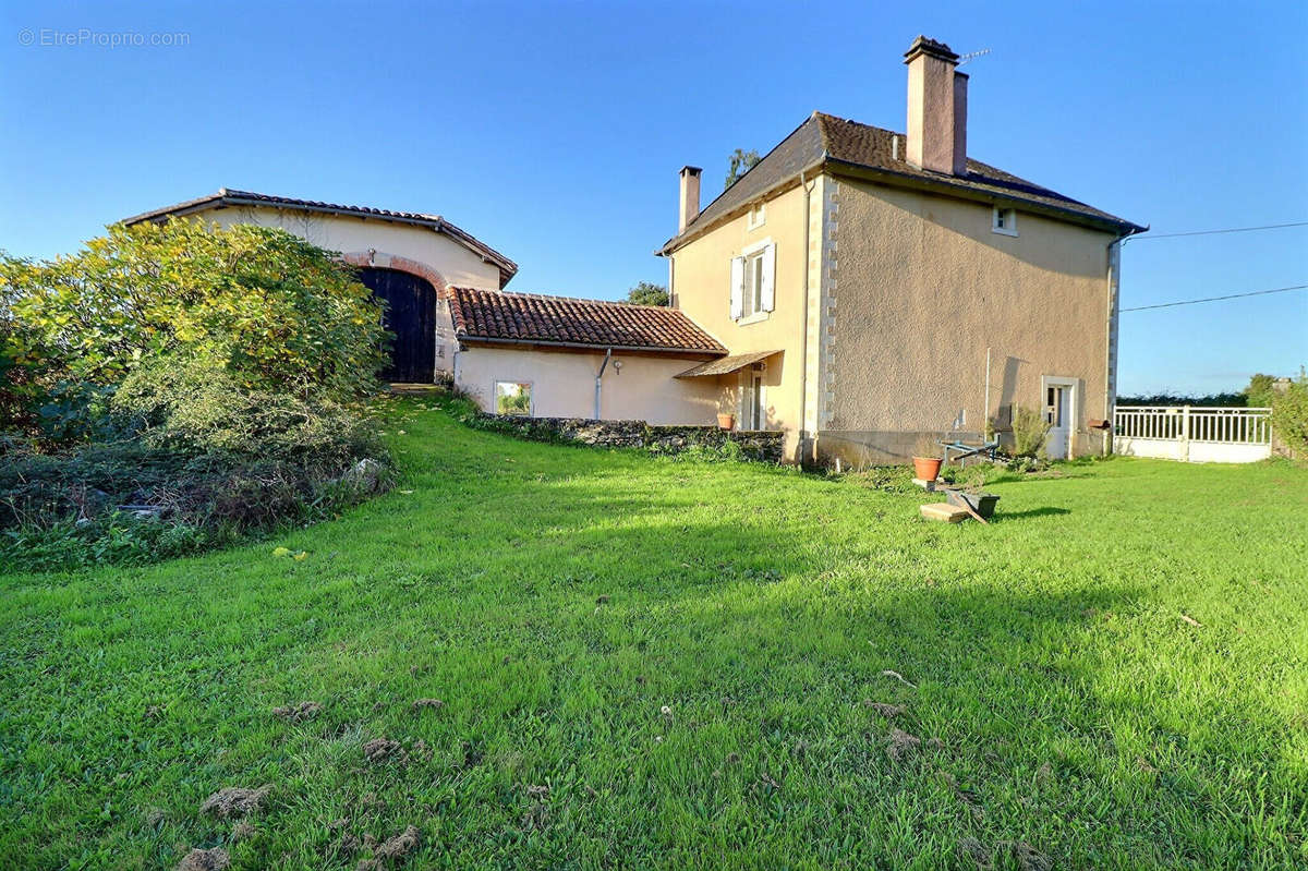 Maison à BAGNAC-SUR-CELE