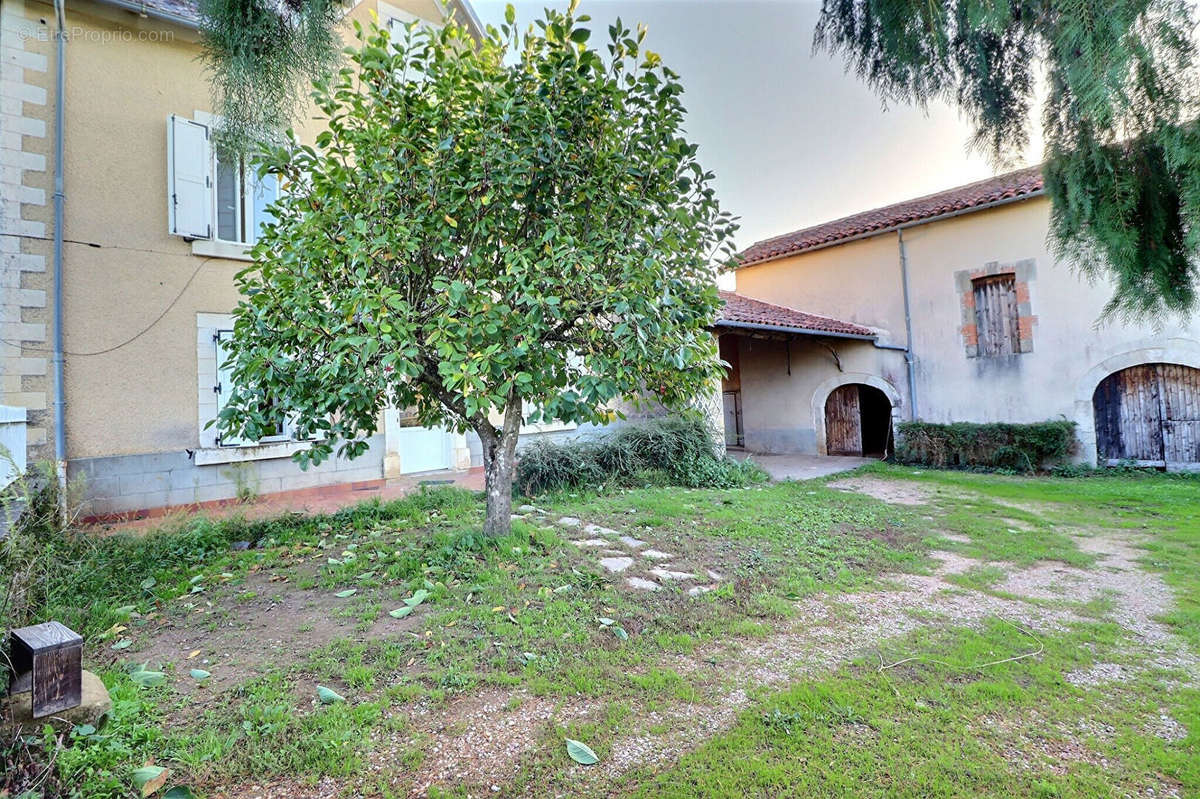 Maison à BAGNAC-SUR-CELE