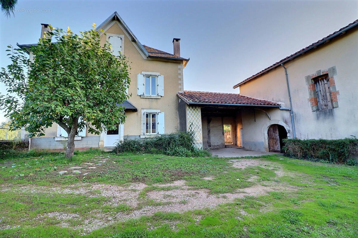 Maison à BAGNAC-SUR-CELE