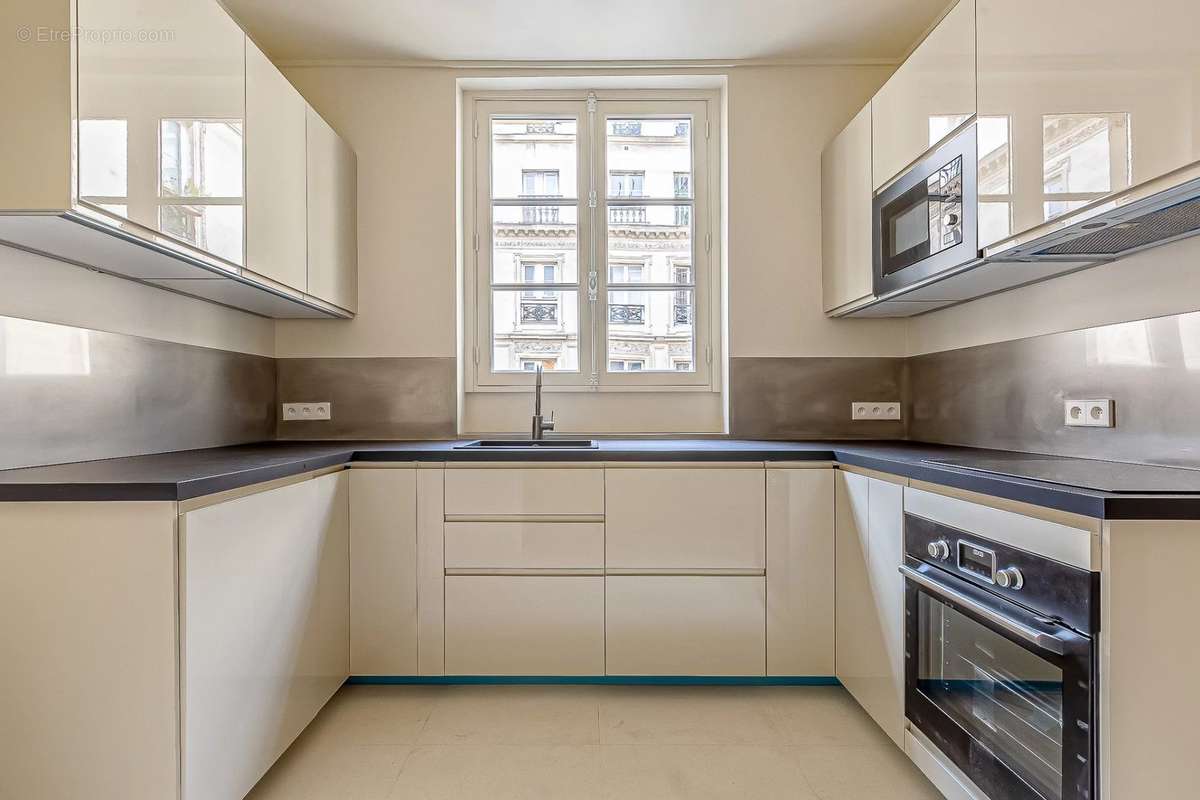 Appartement à PARIS-10E