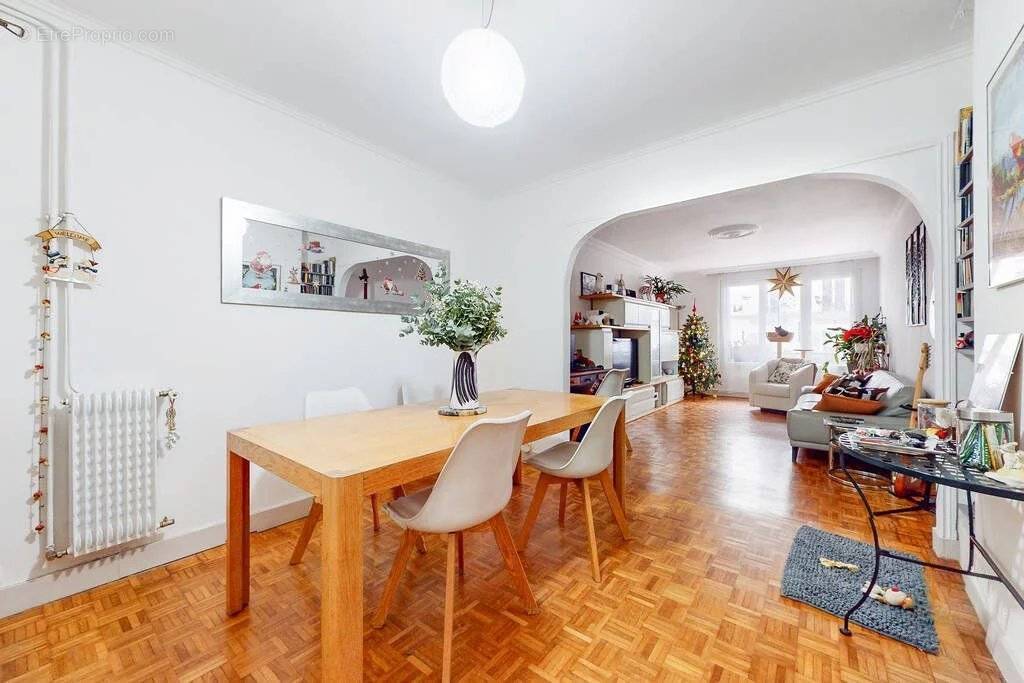 Appartement à LEVALLOIS-PERRET