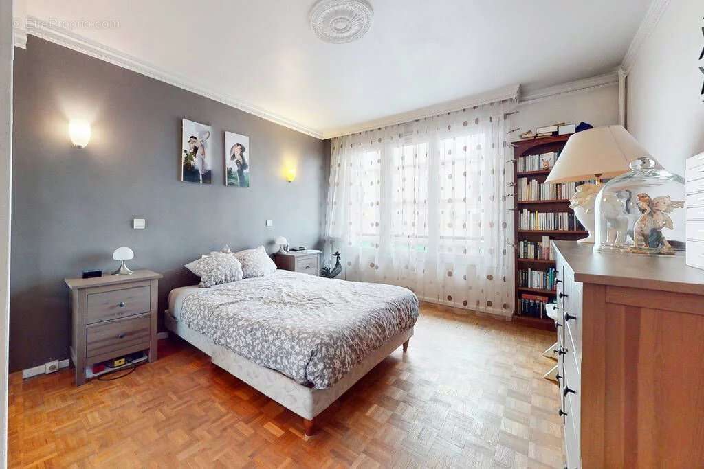 Appartement à LEVALLOIS-PERRET