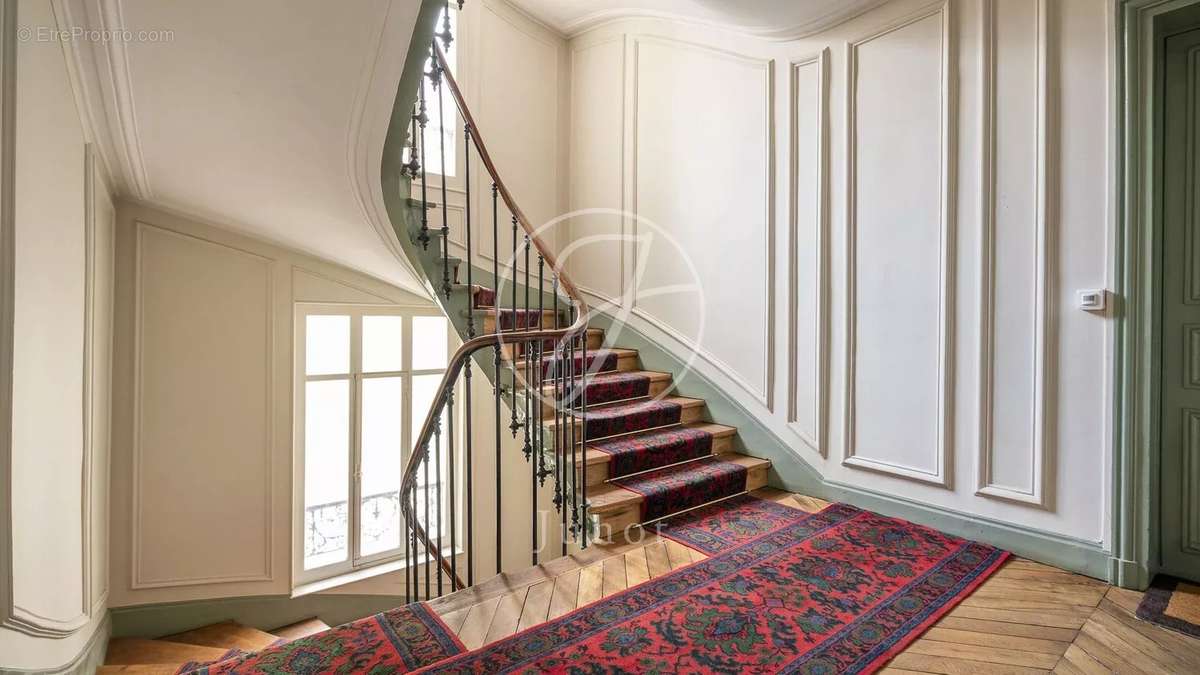 Appartement à PARIS-8E