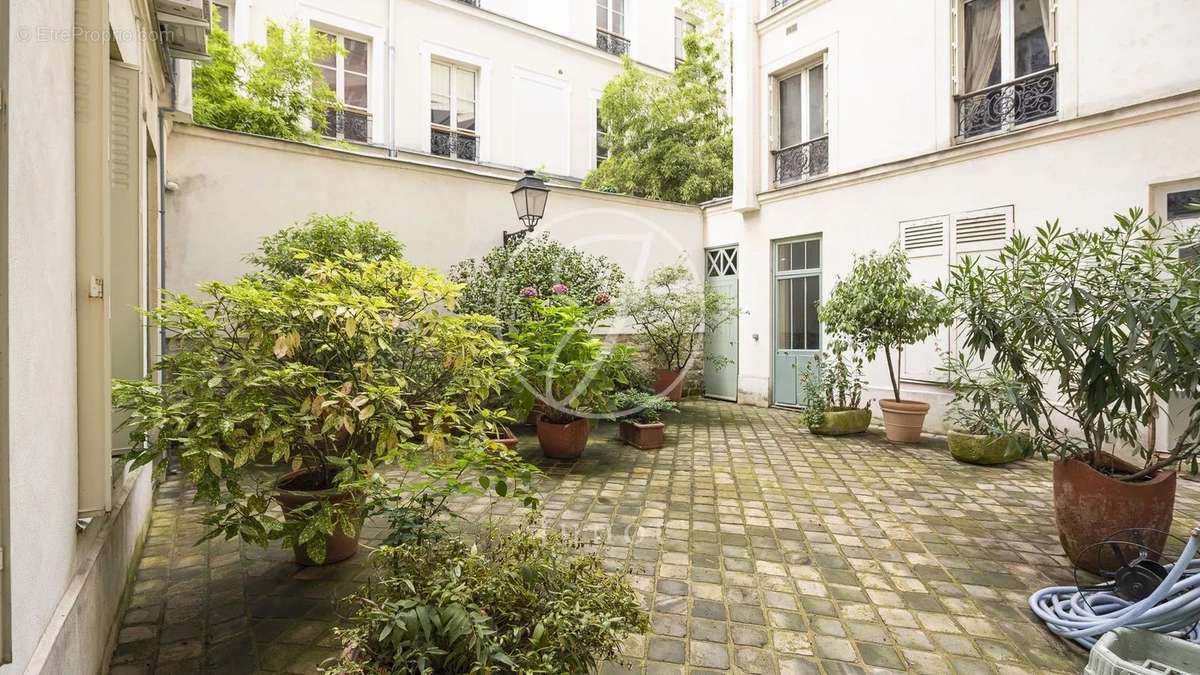 Appartement à PARIS-8E