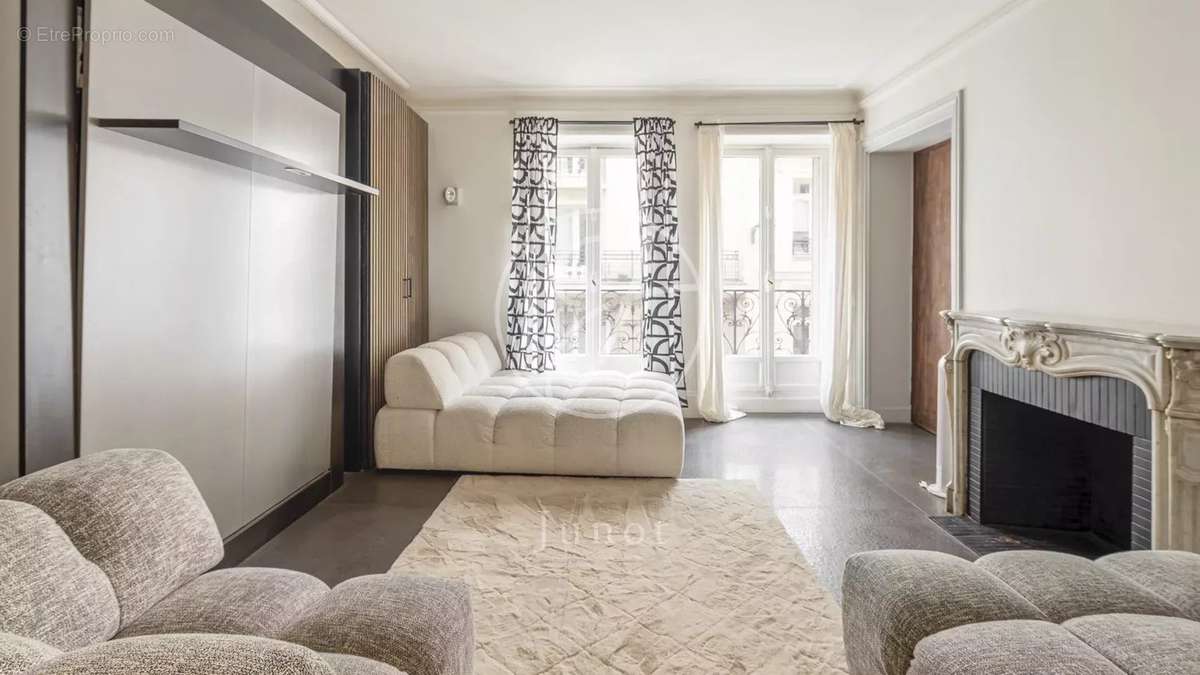 Appartement à PARIS-8E