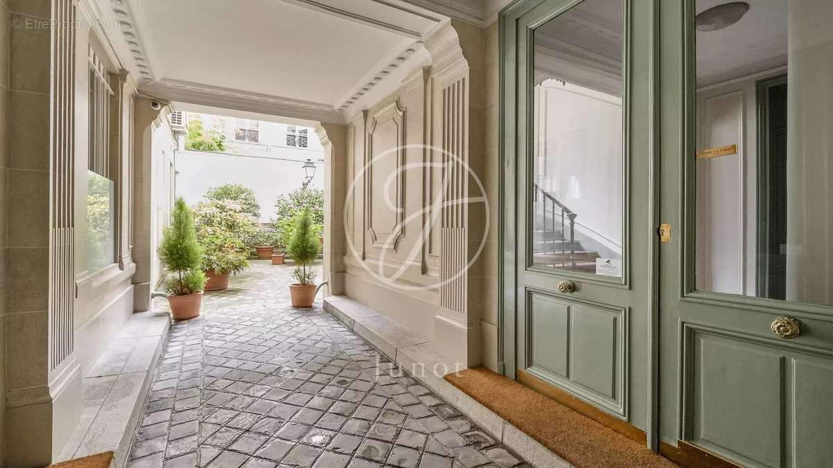 Appartement à PARIS-8E