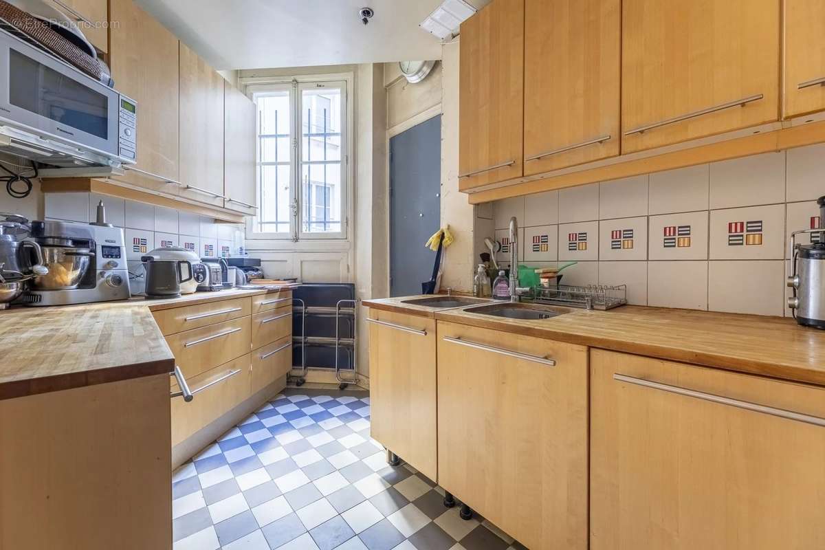 Appartement à PARIS-16E