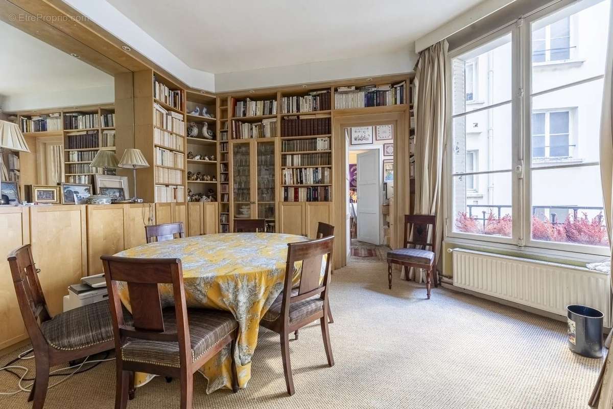 Appartement à PARIS-16E