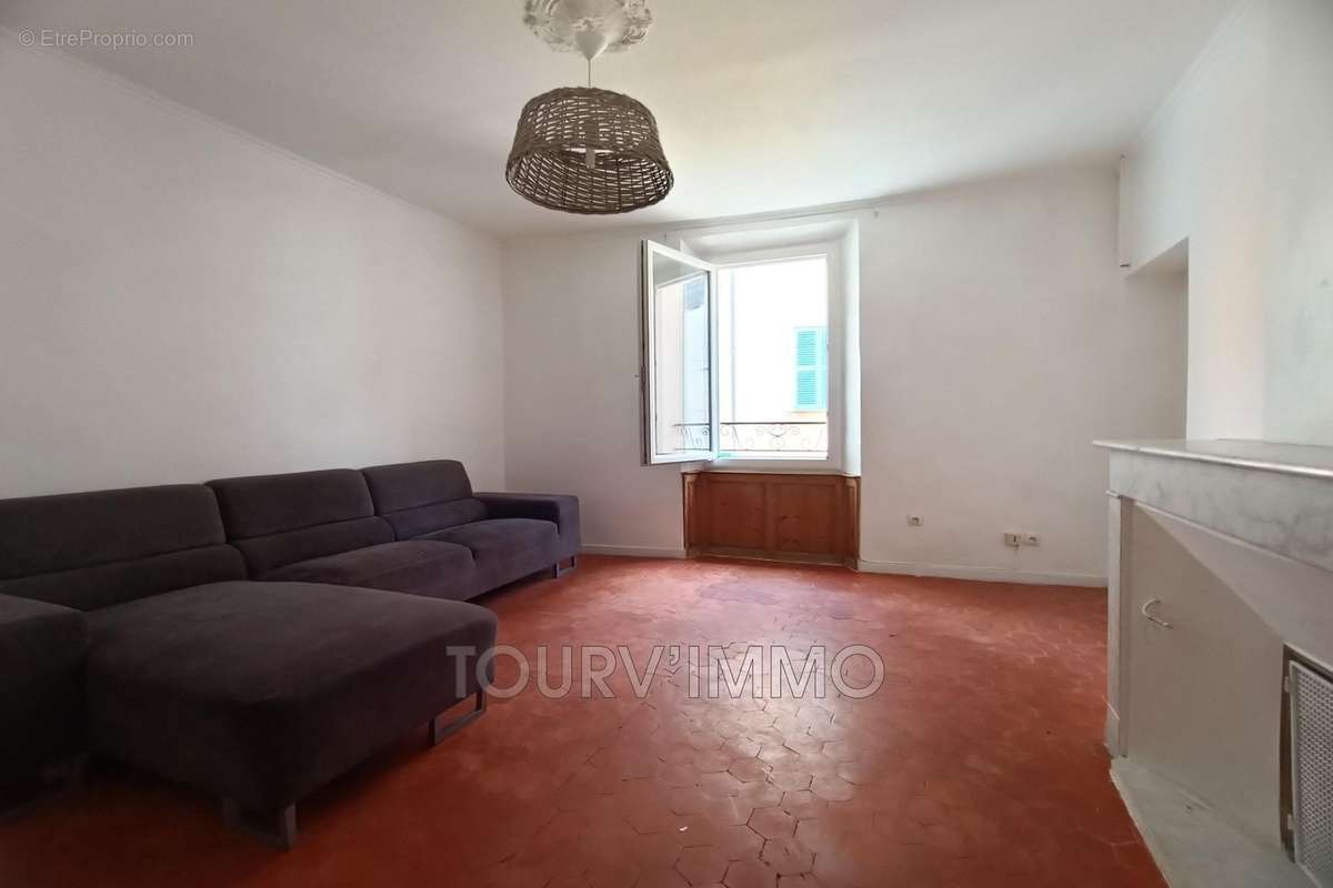 Appartement à TOURVES