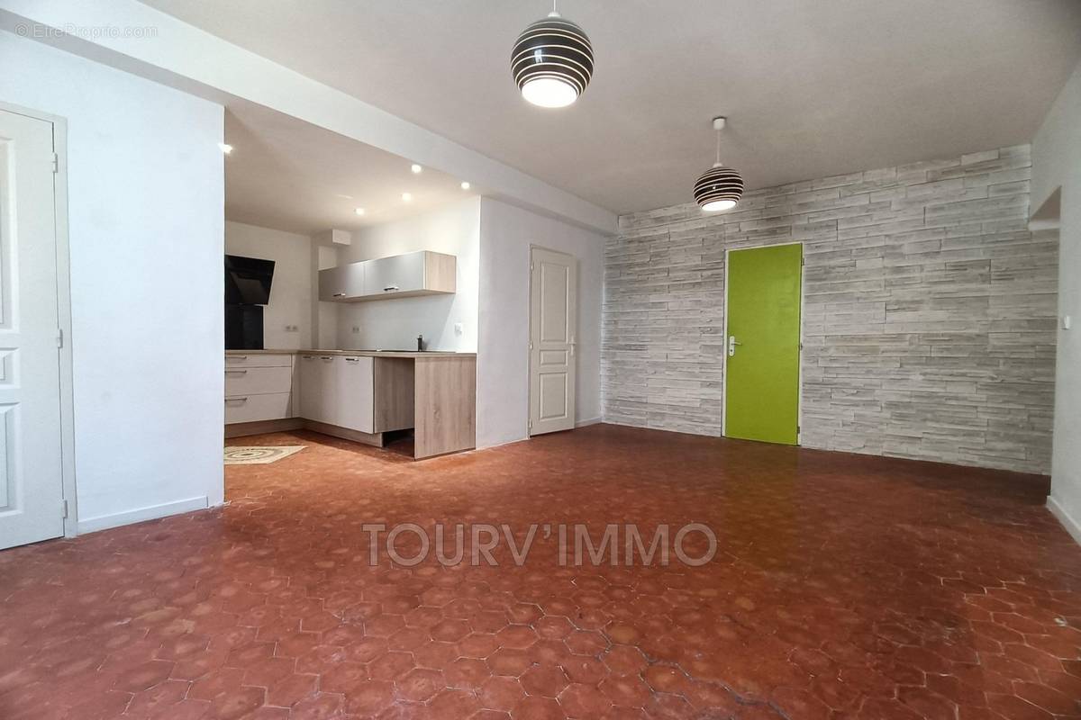 Appartement à TOURVES