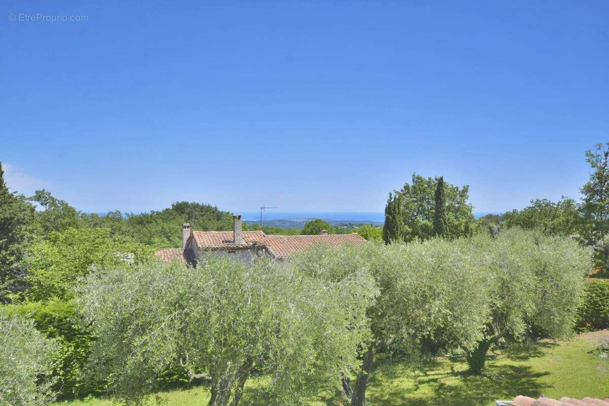 Maison à CHATEAUNEUF-GRASSE