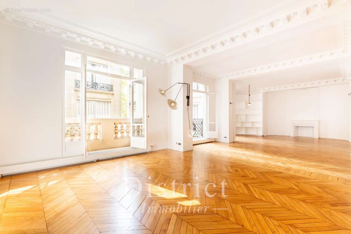 Appartement à PARIS-17E