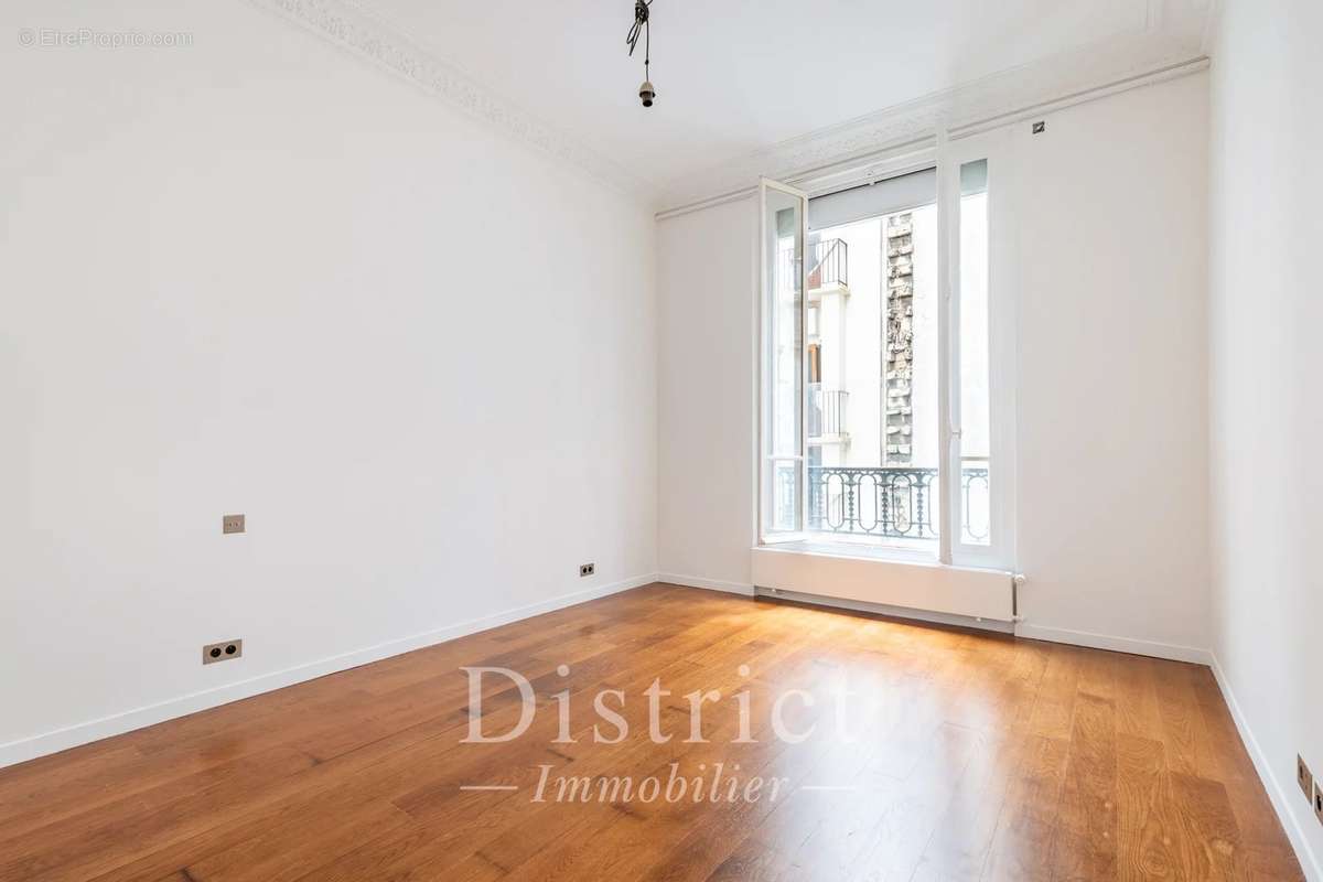 Appartement à PARIS-17E