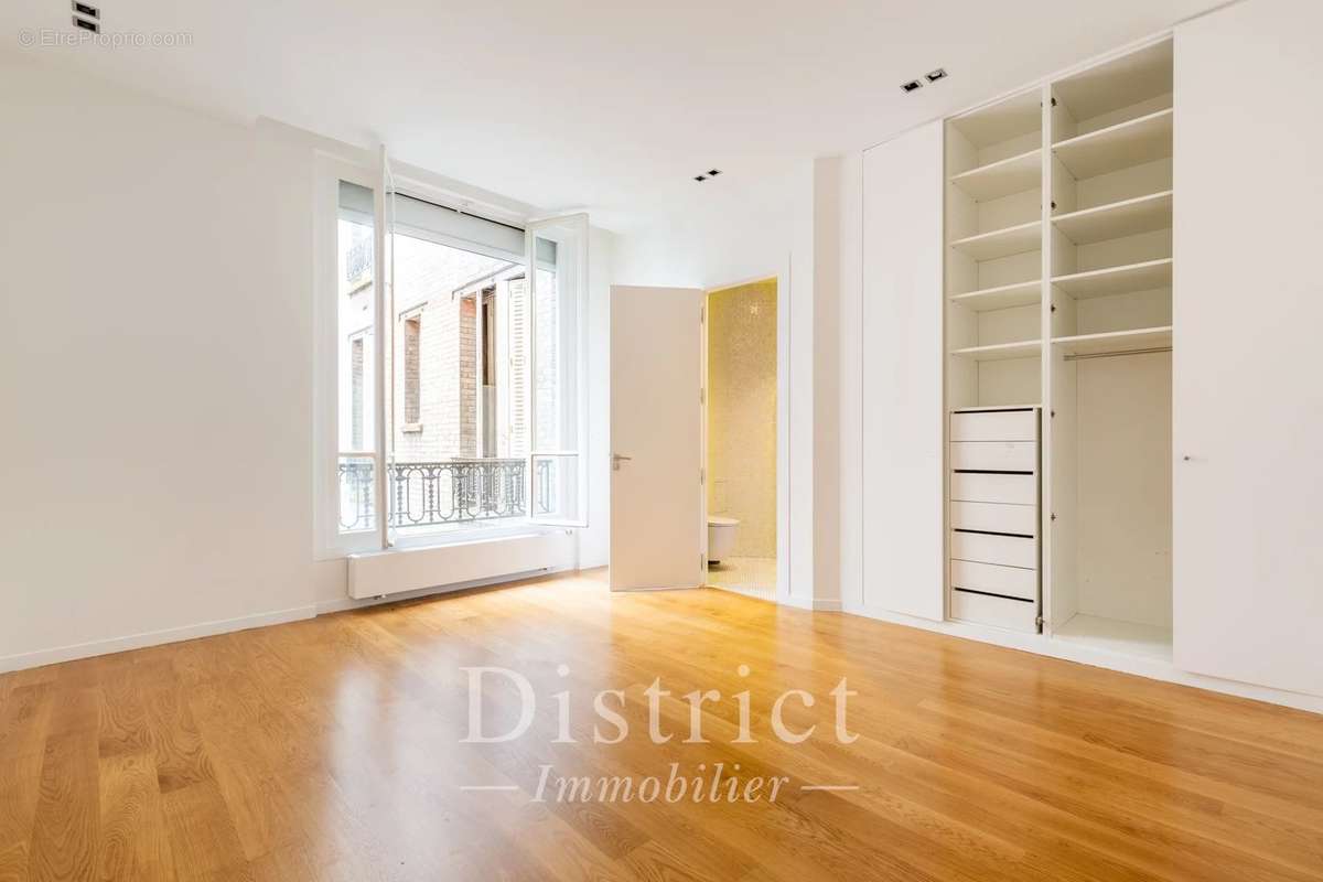 Appartement à PARIS-17E