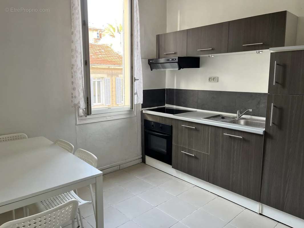 Appartement à MARSEILLE-4E