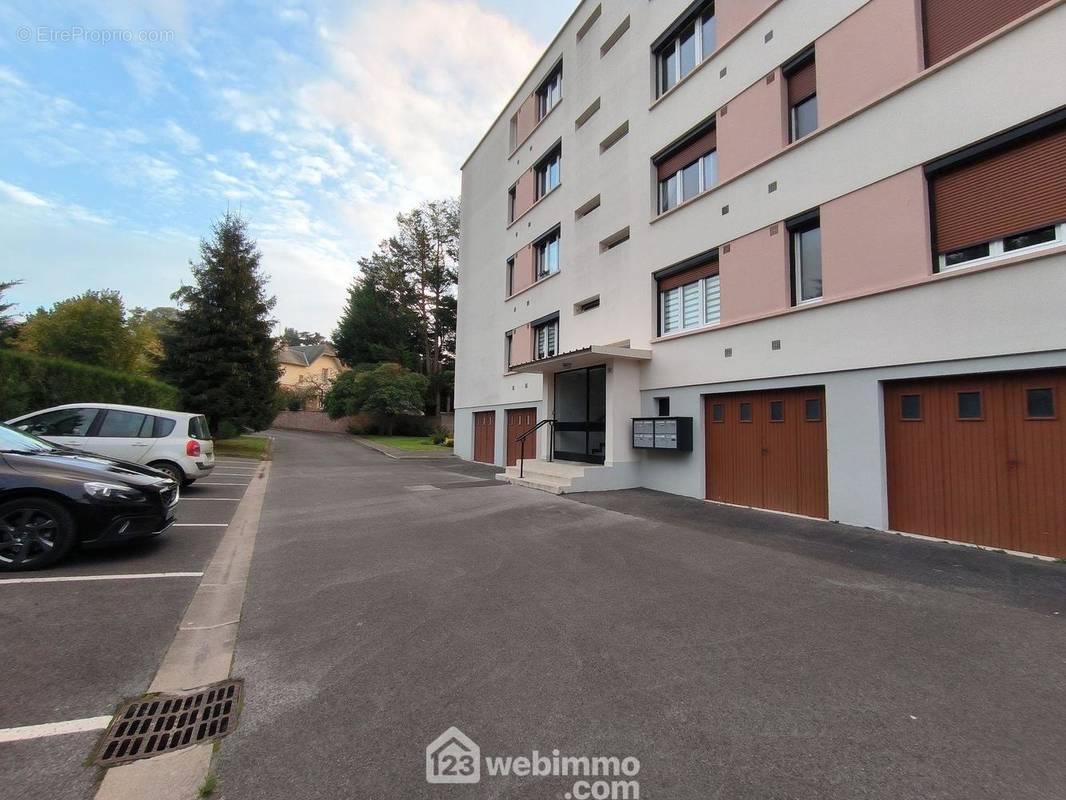 Appartement T4 d&#039;une surface habitable de 75 m² dans une jolie résidence sécurisée et bien entretenue - Appartement à SOISSONS