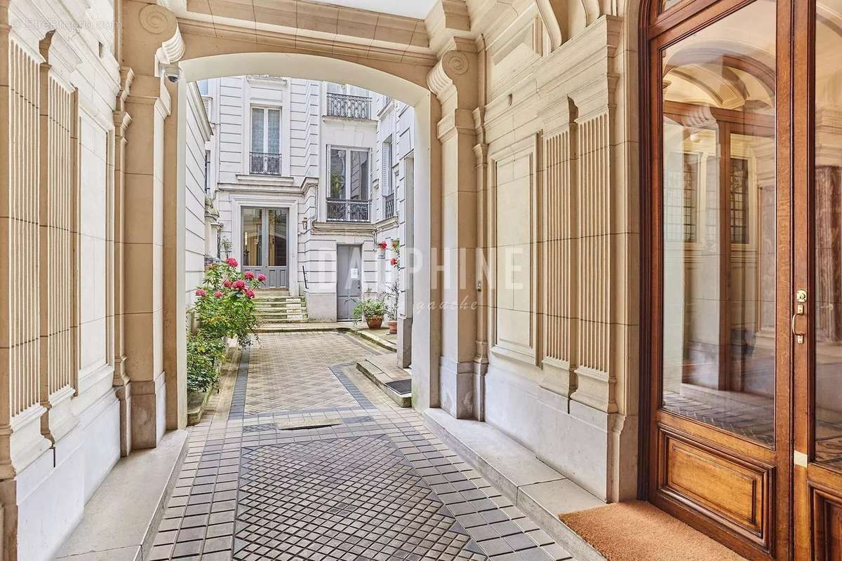 Appartement à PARIS-7E