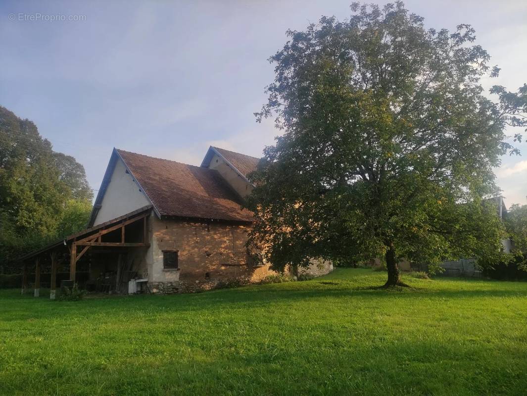 Maison à SAINT-GEOIRE-EN-VALDAINE