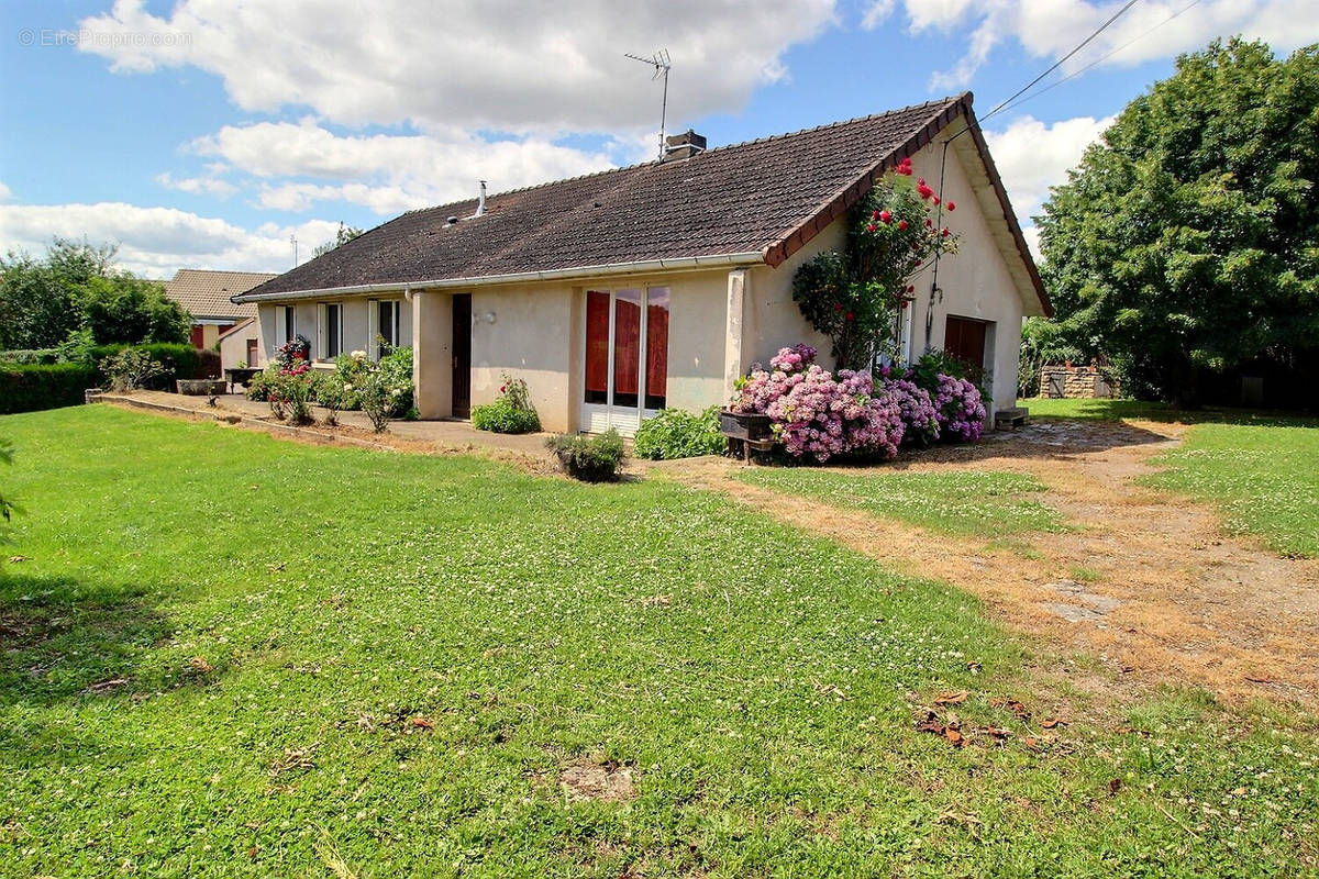 Maison à SAINT-GENGOUX-LE-NATIONAL