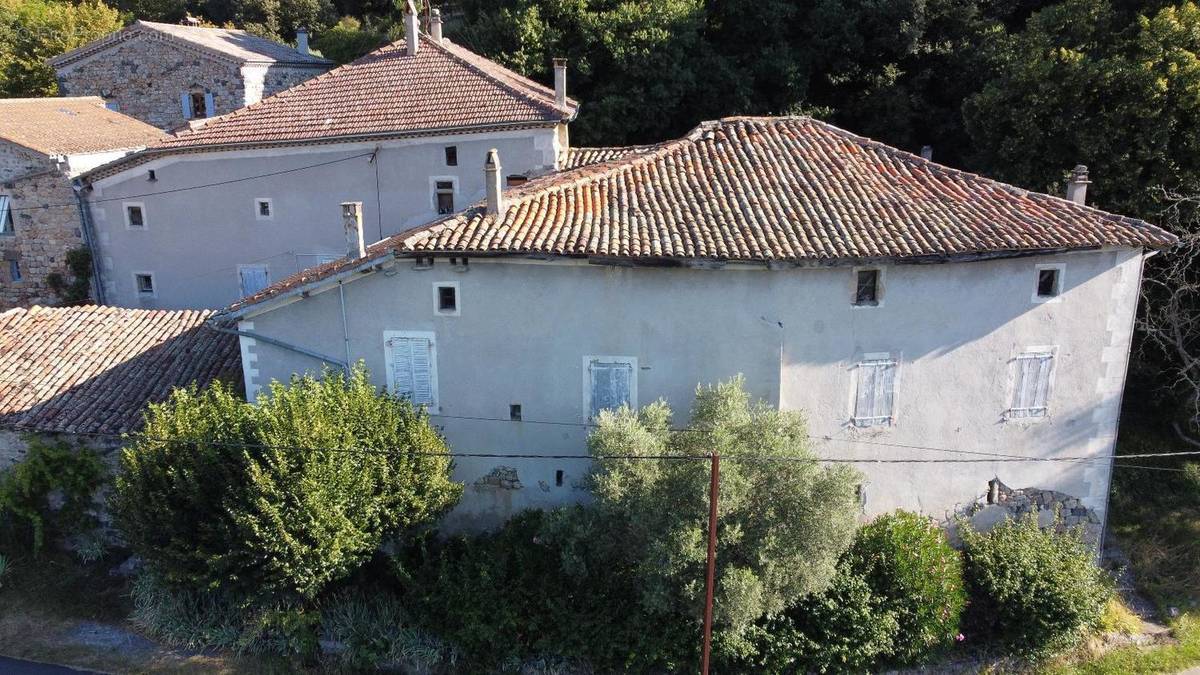   - Maison à PONT-DE-LABEAUME