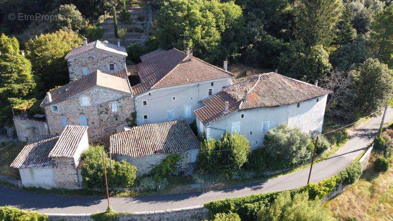   - Maison à PONT-DE-LABEAUME