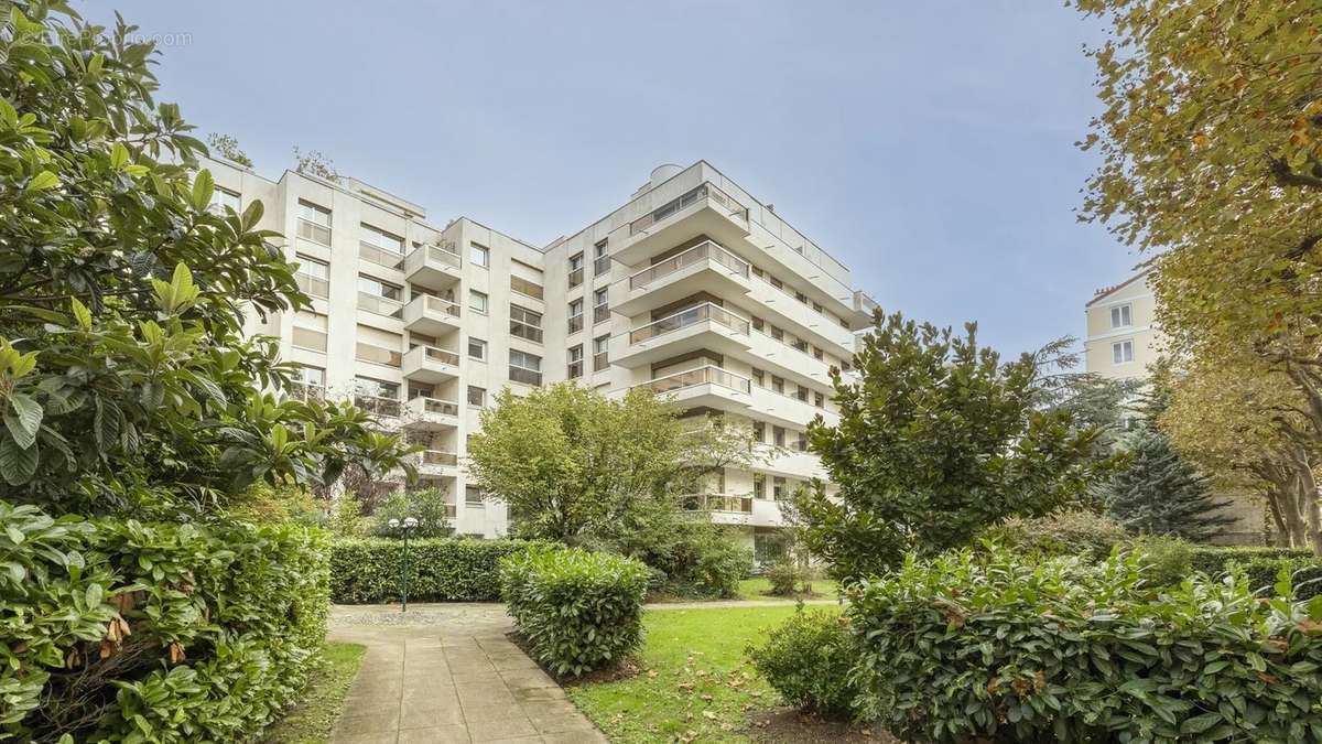 Appartement à NEUILLY-SUR-SEINE