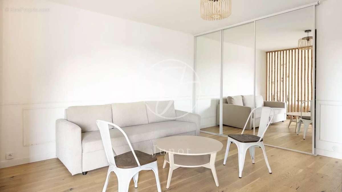 Appartement à NEUILLY-SUR-SEINE